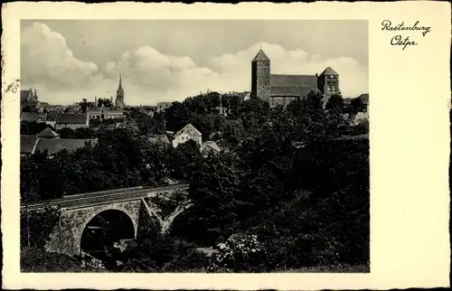 Ak Kętrzyn Rastenburg Ostpreußen, Ortsansicht, Schloss, Brücke