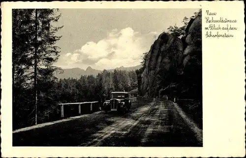 Ak Oybin in Sachsen, Neue Hochwaldstraße mit Blick auf den Scharfenstein, Auto