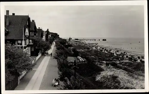 Foto Ak Ostseebad Bansin Heringsdorf auf Usedom, Blick zum Strand, Promenade