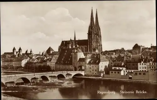 Ak Regensburg an der Donau Oberpfalz, Stadt mit steinerner Brücke