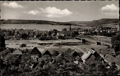 Ak Emmerthal Niedersachsen, Blick über den Ort, Weserbrücke