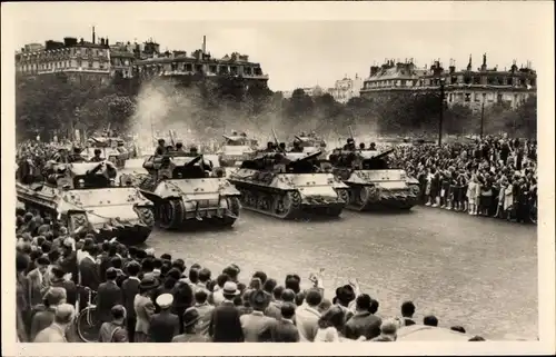 Ak Paris, Liberation de Paris, Les tanks de la division Leclerc, Place de l'Etoile