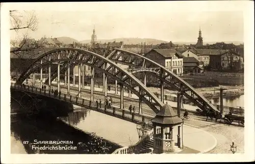 Ak Saarbrücken im Saarland, Ansicht der Friedrichsbrücke, Verkehr