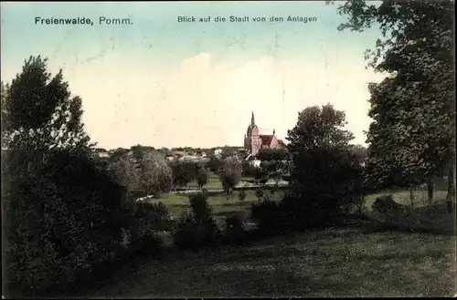 Ak Chociwel Freienwalde in Pommern, Blick auf die Stadt von den Anlagen