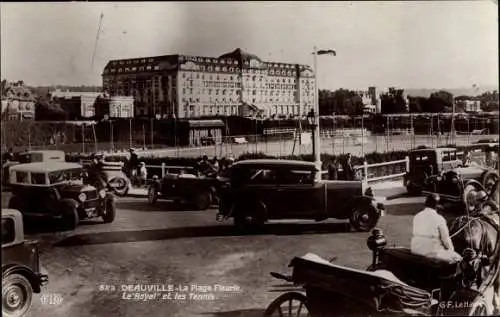 Ak Deauville Calvados, La Plage de Fleurie, Le Royal, Les Tennis