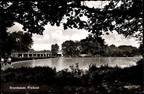 Ak Brambauer Lünen, Blick in das Freibad mit Badegästen