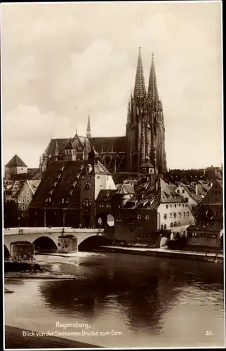 Ak Regensburg an der Donau Oberpfalz, Blick von der steinernen Brücke zum Dom