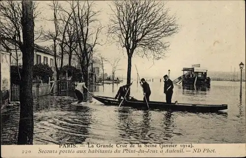 Ak Paris XVI. Arrondissement Passy, La Grande Crue de la Seine, 1910, Ruderboot