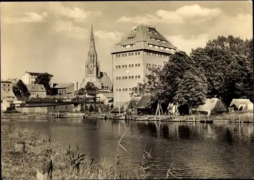 Ak Demmin in Vorpommern, Partie an der Peene, Kirche