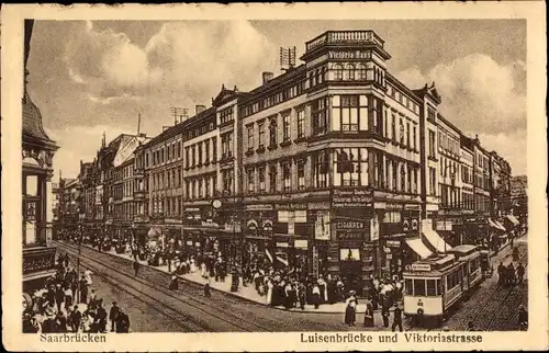 Ak Saarbrücken, Luisenbrücke und Viktoriastraße und Straßenbahn 82