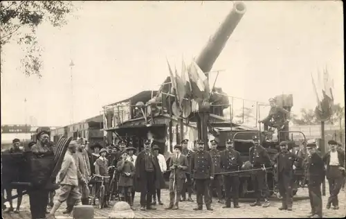 Foto Ak Französische Soldaten in Uniformen, Geschütz