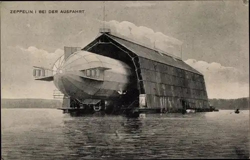 Ak Zeppelin I bei der Ausfahrt aus der Luftschiffhalle