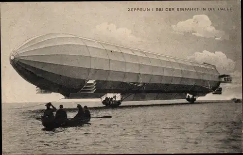 Ak Zeppelin I bei der Einfahrt in die Luftschiffhalle