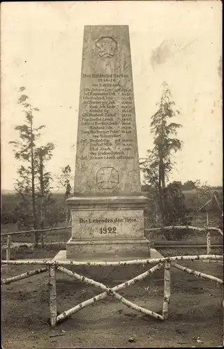 Foto Ak Ehrenmal, Die Lebenden den Toten 1922