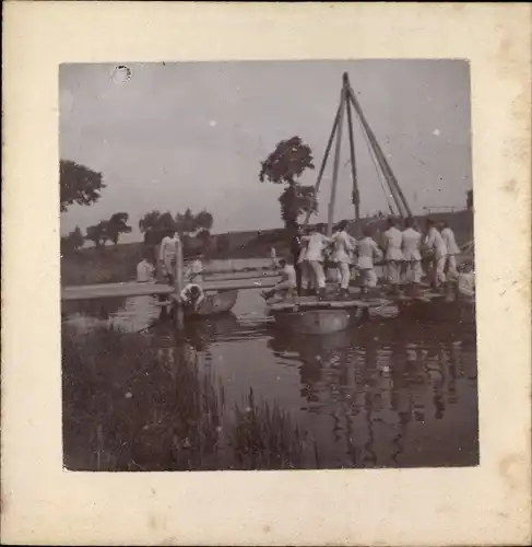 Foto Pionier Kommando Dresden, Deutsche Soldaten in Uniform, Brückenbau
