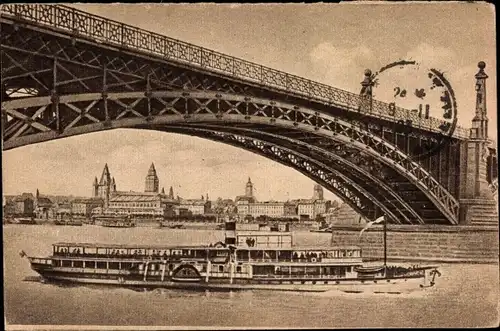 Ak Mainz am Rhein, Blick durch die Straßenbrücke, Rheinpartie, Raddampfer