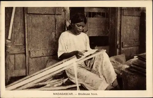 Ak Madagaskar Madagascar, Brodeuse hova