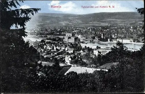 Ak Hameln a.d. Weser, Totalansicht der Stadt vom Berg aus