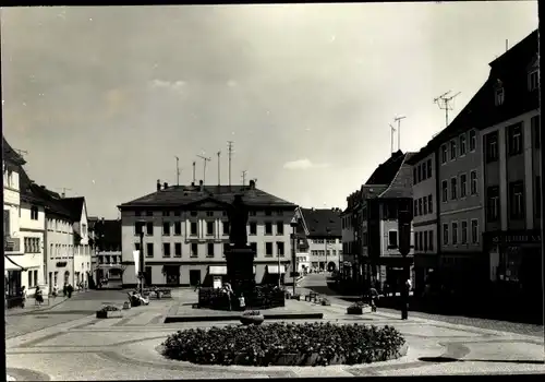 Ak Lutherstadt Eisleben, Marktplatz, Luther Denkmal, HO Modewarenhandlung