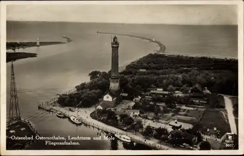 Ak Chorzelin Osternothafen Świnoujście Swinemünde Pommern, Leuchtturm, Mole, Fliegeraufnahme