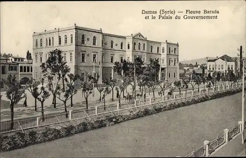 Ak Damaskus Syrien, Fleuve Barada et le Palais du Gouvernement