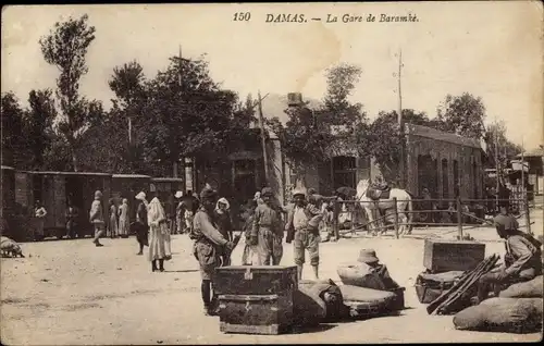 Ak Damas Syrien, La Gare de Baramke, Partie am Bahnhof, Waffen und Soldaten