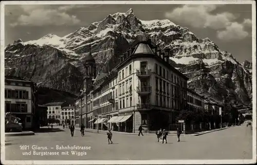 Ak Glarus Kanton Glarus Schweiz, Bahnhofstraße, Burgstraße mit Wiggis