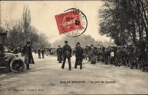 Ak Paris XVI. Arrondissement Passy, Bois de Boulogne, Un jour de Courses