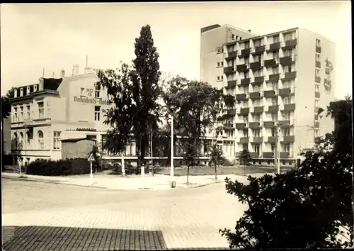 Ak Rostock in Mecklenburg Vorpommern, HO Bahnhofshotel, Hochhaus