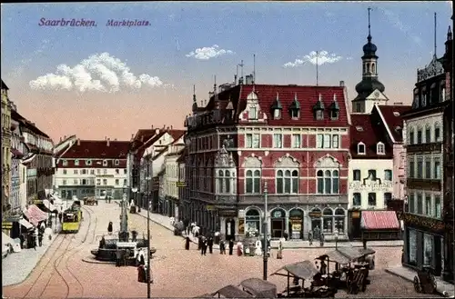Ak Saarbrücken, Partie am Marktplatz, Brunnen, Straßenbahn