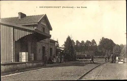 Ak Davenescourt Somme, La Gare, Bahnhof, Gleisseite