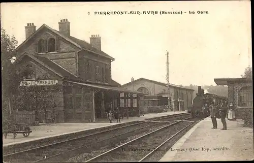 Ak Pierrrepont sur Avre Somme, La Gare, Bahnhof, Gleisseite