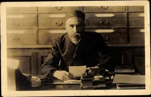 Ak Confolens Charente, Docteur Emile Roux, Portrait