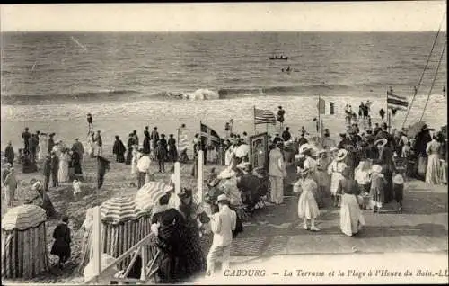 Ak Cabourg Calvados, La Terrasse, La Plage a l'Heure du Bain