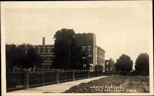 Ak Hradec Králové Königgrätz Stadt, Statni Kozeluzska Skola