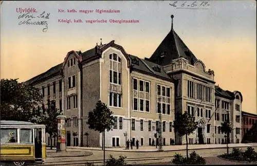 Ak Novi Sad Újvidék Neusatz Serbien, Königl. kath. ungarisches Obergymnasium, Straßenbahn