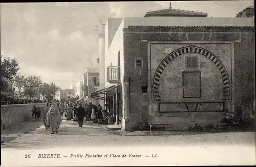 Ak Bizerte Tunesien, Fontaine et Place de France, Brunnen, Straßenpartie, Araber