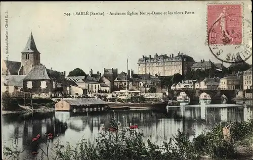 Ak Sablé sur Sarthe, Ancienne Eglise Notre Dame et les vieux Ponts