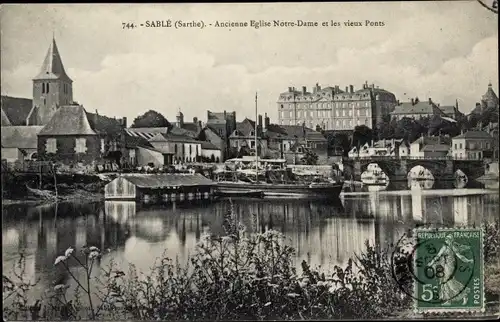 Ak Sablé sur Sarthe, Ancienne Eglise Notre Dame et les vieux Ponts