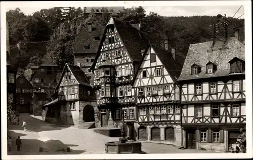 Ak Miltenberg in Unterfranken Bayern, Marktplatz mit alten Fachwerkbauten, Brunnen