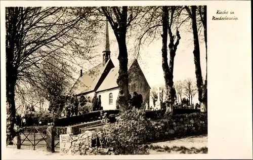 Ak Norderbrarup, Teilansicht der Kirche mit Friedhof 