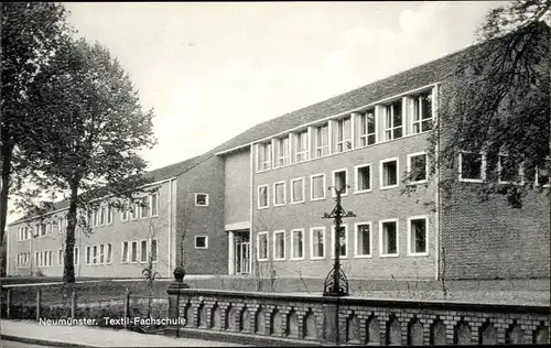 Ak Neumünster in Holstein, Textilfachschule