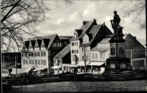 Ak Siegen in Westfalen, Am Markt, Statue, Grünfläche