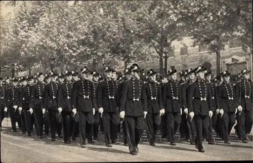 Ak Paris V., Ecole Polytechnique, Französische Soldaten, Uniformen, Parade