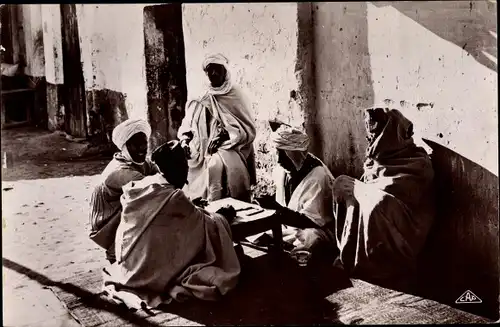 Ak Une partie de Dominos, Araber