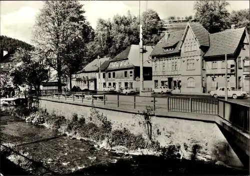 Ak Katzhütte im Schwarzatal, Bahnhofstraße, Wasserlauf