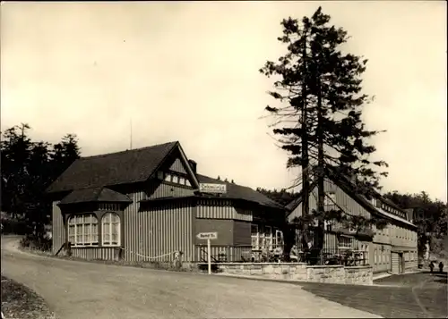 Ak Schmücke Gehlberg im Ilm Kreis Thüringen, Gasthaus Schmücke von der Straße gesehen