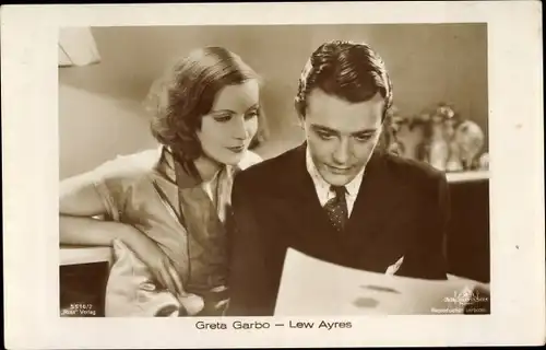 Ak Schauspielerin Greta Garbo, Lew Ayres, Filmszene