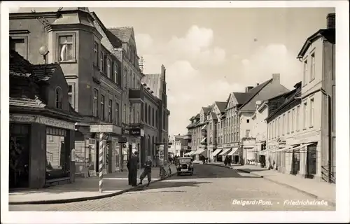 Ak Bialogard Belgard Pommern, Friedrichstraße, Geschäfte