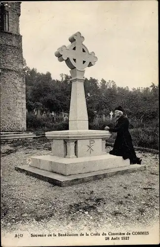 Ak Commes Calvados, Souvenir de la Benediction de la Croix du Cimetiere